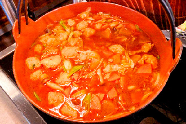 渥美魚市場直送地魚のすり身と愛知県産キャベツの田舎鍋風